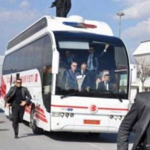 حافلة تقل أردوغان تدهس أحد حراسه.. فماذا فعل الرئيس؟