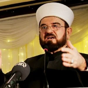 “القرة داغي” في معرض إسطنبول للكتاب: الأمة التي لا تقرأ.. آثمة