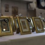 فنان تركي يَخطُّ 25 لوحة على نصف حبة عدس 35