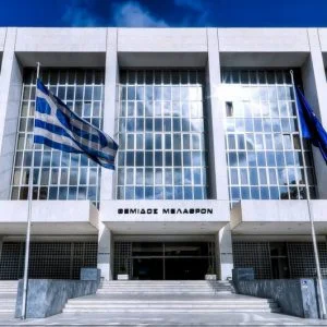 محكمة يونانية تمدد توقيف 8 إنقلابيين أتراك ثلاثة أشهر