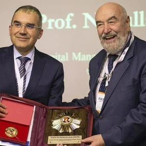 مستشفى أنقرة للبحوث والتعليم يحصد جائزتين عالميتين