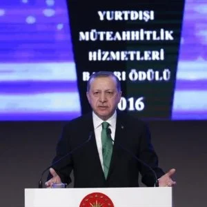 أردوغان يدعو أنصار الأحزاب السياسية إلى التصويت لصالح التعديلات الدستورية