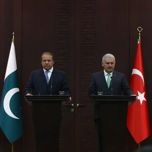 نواز شريف: الشعب التركي قدّم نماذجًا مشرفة في مواجهة الانقلاب