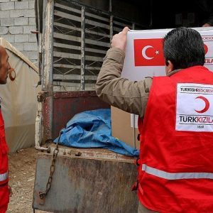 رئيس “الأحمر التركي” يتعهد بتقديم مساعدات غذائية ودوائية عاجلة لليمن