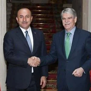 جاويش أوغلو يبحث مع نظيره الإسباني الأوضاع الراهنة في سوريا والعراق