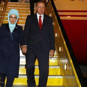أردوغان يصل إسلام أباد للمشاركة في القمة 13 لمنظمة التعاون الاقتصادي