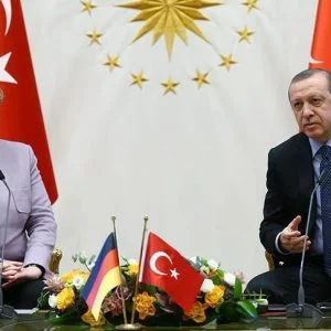 أردوغان يعرب لميركل عن قلق بلاده من إيواء بلادها لإرهابيين