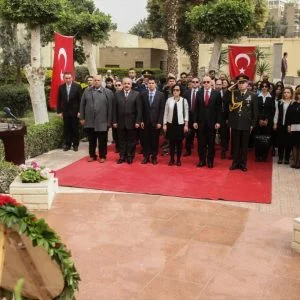 دبلوماسيون وعسكريون أتراك يحييون ذكرى معركة “جناق قلعة” في مصر