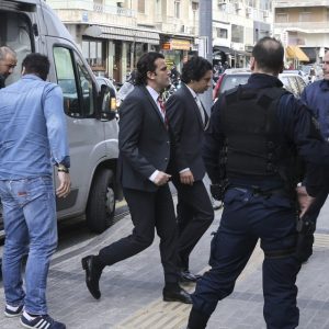 اليونان تعتزم إعادة النظر في تسليم الانقلابيين الأتراك إلى أنقرة