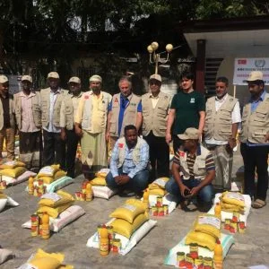 الإغاثة التركية تواصل توزيع المساعدات الإنسانية في اليمن