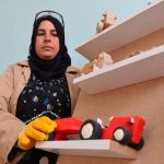 بالصور.. انامل سورية و تركية تحيل الخشب الى العاب للاطفال 12 بالصور.. انامل سورية و تركية تحيل الخشب الى العاب للاطفال 11