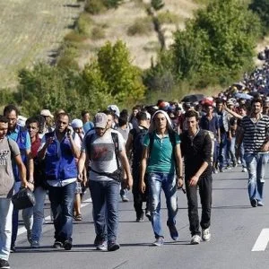 أنقرة تهدد أوروبا بـ 15 ألف لاجئ شهريا