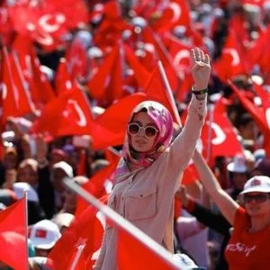 14 مليون شاب وشابة يتلقون رسائل خطية من يلدريم حول تعديلات الدستور