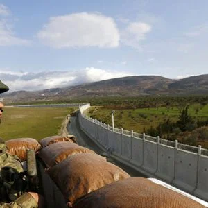 انشقاق جندي من النظام السوري ولجوؤه إلى تركيا