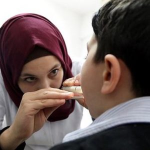 تركيا تبدأ تدريب الأطباء السوريين تمهيداً لتوظيفهم في مراكز صحية للاجئين