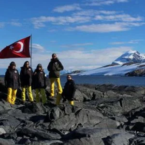 بعثة علمية تركية تكتشف جزيرة جديدة في القطب الجنوبي