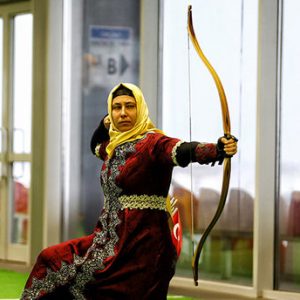 جامعة تركية تدرج “رمي السهام” في مناهجها الدراسية حفاظاً على التراث