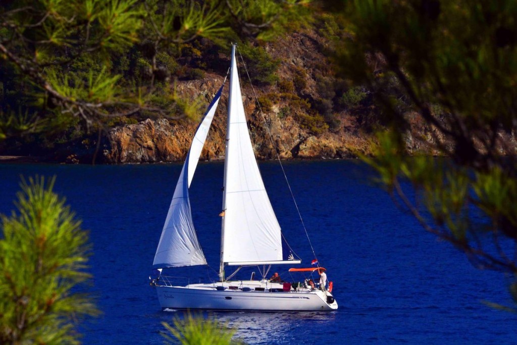 مع بداية الموسم الجديد.. متعة القفز المظلي والغوص تنتظر السياح في منطقة "فتحية" 1