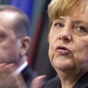 ميركل تعلق على وصف أردوغان لسياسة بلادها بأنها “نازية”