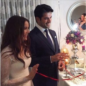 شاهد.. التركيان بالي بك وفريحة يحتفلان بخطبتهما بحفل عائلي 8 شاهد.. التركيان بالي بك وفريحة يحتفلان بخطبتهما بحفل عائلي 7