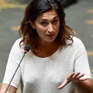 وزيرة بلجيكية من أصل تركي تدافع عن قرار محكمة أوربية بشأن حظر ارتداء الحجاب