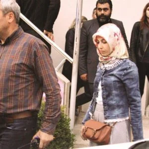 نساء من “الشعب الجمهوري” ينزعن حجاب فتيات من “العدالة والتنمية”