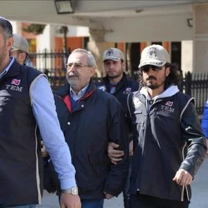 محكمة تركية تقرر حبس مترجم يعمل بالقنصلية الأمريكية بأضنة بتهمة الانتماء لـ”بي كا كا”