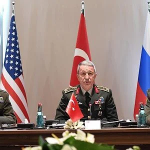 رئيس الاركان التركي يجتمع بنظيريه الأمريكي والروسي