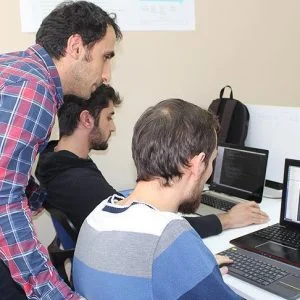 جامعة تركية تصمم نظام “العلب الذكية” لمدينة”بريستول” البريطانية