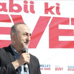 بعد انتقادها لالمانيا.. أنقرة تنتقد منع هولندا تنظيم فعاليات للجالية التركية حول الاستفتاء