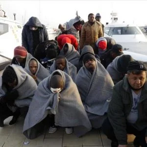 ضبط 35 مهاجراً أجنبياً خلال عبورهم إلى اليونان