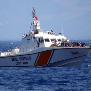 السواحل التركي يضبط 60 مهاجرًا غير شرعي في بحر إيجه