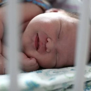 من بينها “إسلام ، قرآن، صدام”.. منع إطلاق أسماء مسلمة على حديثي الولادة في هذه الدولة