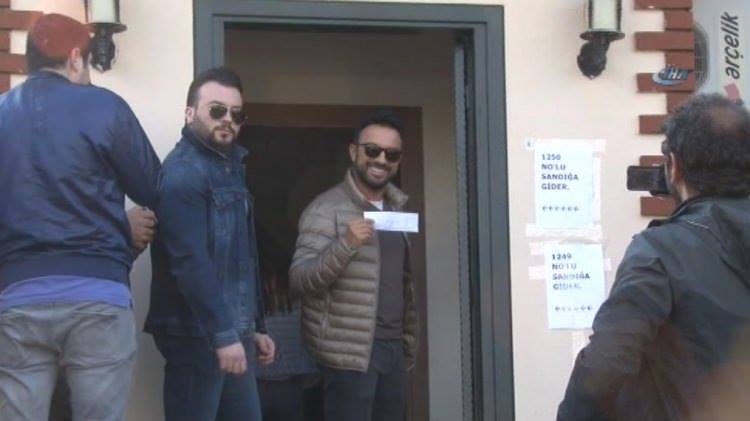 بالصور اتراك يدلون باصواتهم في الاستفتاء الدستوري 7