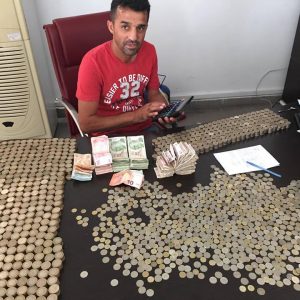 تركي يشتري سيارتين من توفير ثمن 8 سنوات من ترك التدخين