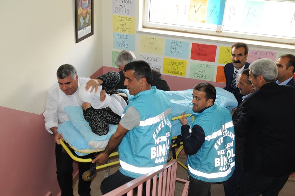 بالصور اتراك يدلون باصواتهم في الاستفتاء الدستوري 19