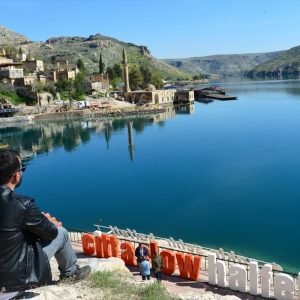 مدينة "الورود السوداء" التركية تستعد لاستقبال زوارها 7