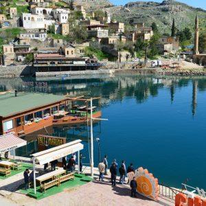 مدينة "الورود السوداء" التركية تستعد لاستقبال زوارها 9