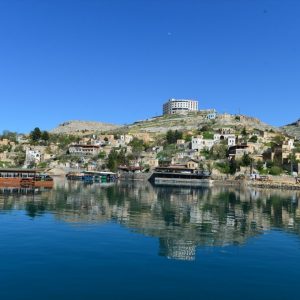 مدينة "الورود السوداء" التركية تستعد لاستقبال زوارها 11