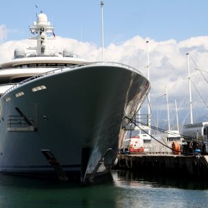 بالصور.. يخت بقيمة 400 مليون دولار يرسو في ميناء "فتحية" التركي 11