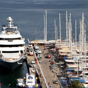 بالصور.. يخت بقيمة 400 مليون دولار يرسو في ميناء "فتحية" التركي 13