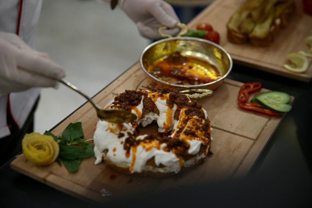 تركي يكسر القاعدة.. حوّل "السميط" من فطور إلى وجبة رئيسية 8 تركي يكسر القاعدة.. حوّل "السميط" من فطور إلى وجبة رئيسية 7