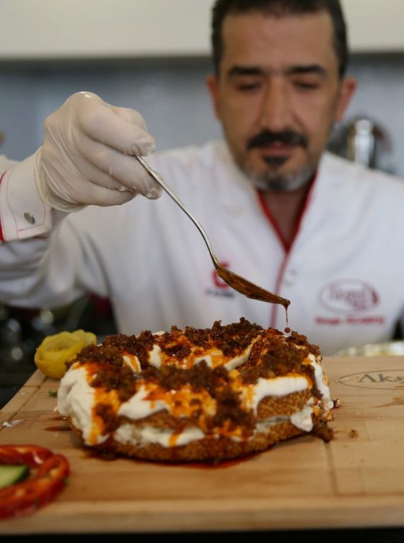 تركي يكسر القاعدة.. حوّل "السميط" من فطور إلى وجبة رئيسية 12 تركي يكسر القاعدة.. حوّل "السميط" من فطور إلى وجبة رئيسية 11