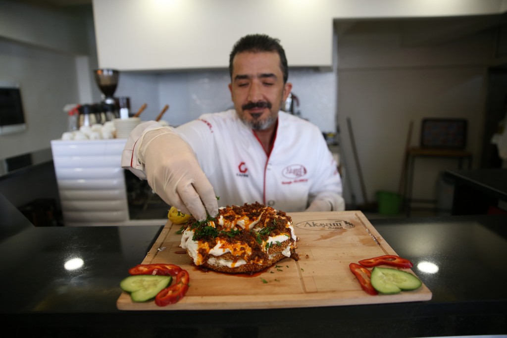 تركي يكسر القاعدة.. حوّل "السميط" من فطور إلى وجبة رئيسية 14 تركي يكسر القاعدة.. حوّل "السميط" من فطور إلى وجبة رئيسية 13