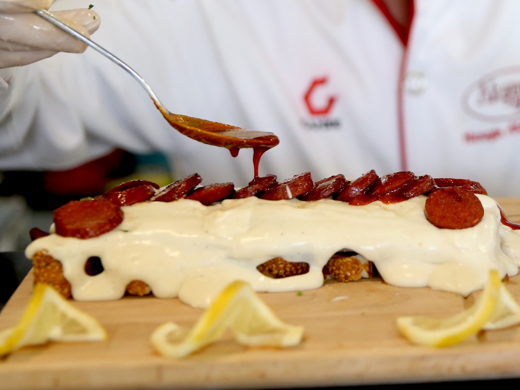 تركي يكسر القاعدة.. حوّل "السميط" من فطور إلى وجبة رئيسية 20 تركي يكسر القاعدة.. حوّل "السميط" من فطور إلى وجبة رئيسية 19