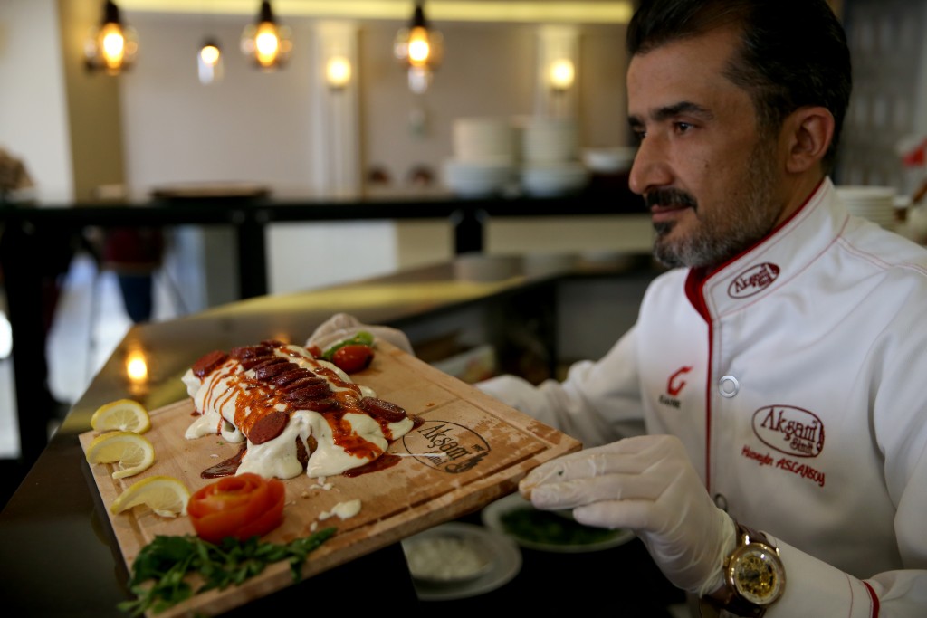 تركي يكسر القاعدة.. حوّل "السميط" من فطور إلى وجبة رئيسية 22 تركي يكسر القاعدة.. حوّل "السميط" من فطور إلى وجبة رئيسية 21