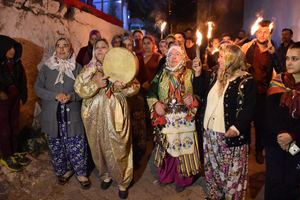 بالصور.. "ليلة الحناء" عند الاتراك 4 بالصور.. "ليلة الحناء" عند الاتراك 3