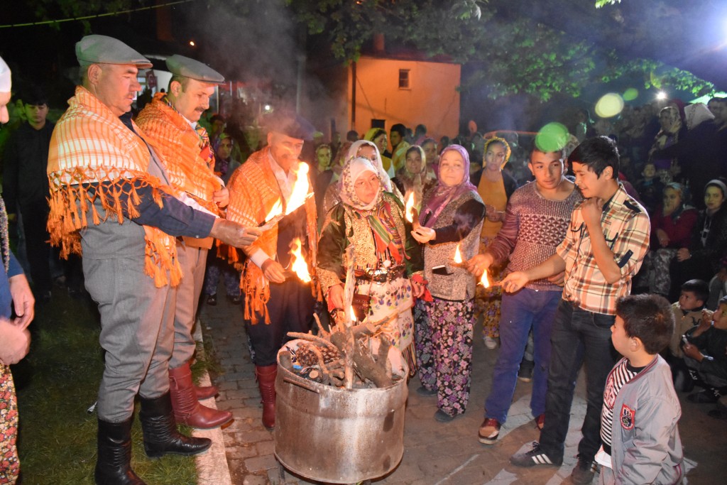بالصور.. "ليلة الحناء" عند الاتراك 6 بالصور.. "ليلة الحناء" عند الاتراك 5