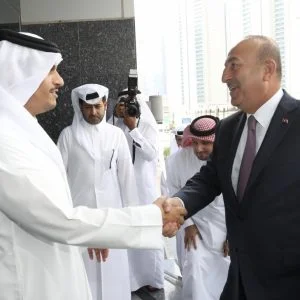 جاويش أوغلو يبحث مع نظيره القطري العلاقات الثنائية