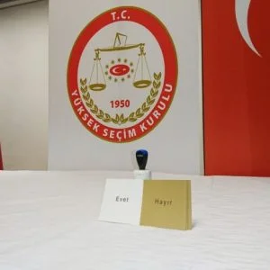 الطلب مرفوض.. العليا للانتخابات ترفض طلب المعارضة تأجيل إعلان نتائج الاستفتاء